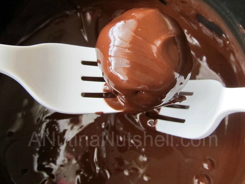 dipping cookie balls in chocolate